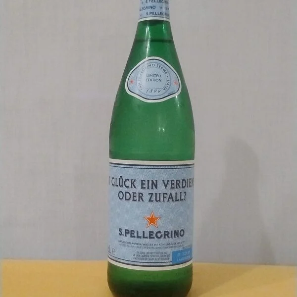 Fein perlendes Mineralwasser aus San Pellegrino Terme – der Klassiker zu Pizza und Pasta. 0,75-l-Glasflasche. Preis inkl. Pfand.