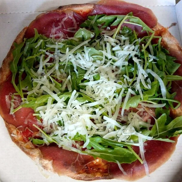 Pizza Bresaola, Rucola e Parmigiano – La Pergola