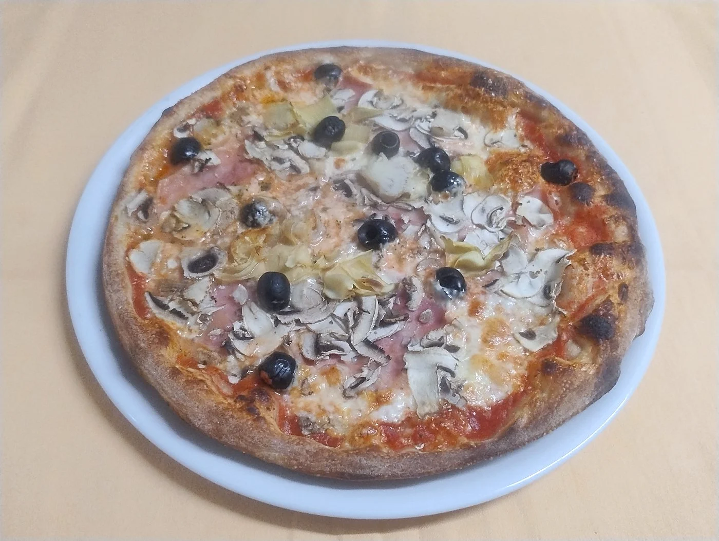 Pizza Capricciosa – La Pergola Nürnberg