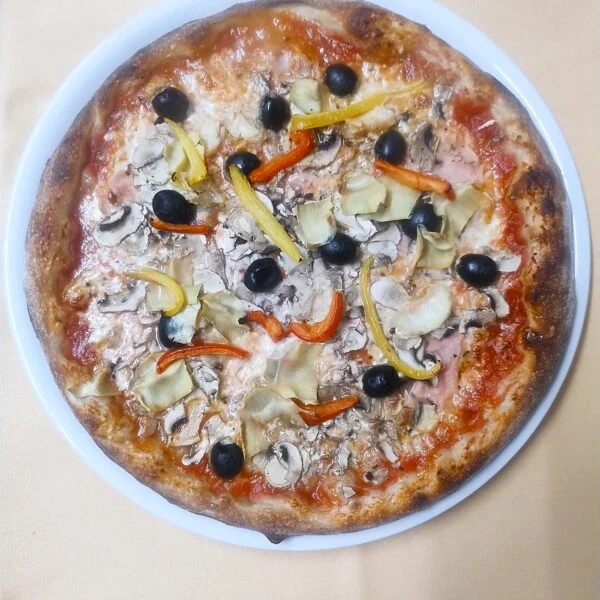 Pizza Speciale – La Pergola Nürnberg