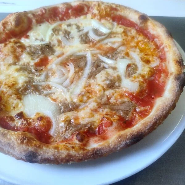 Pizza Tonno Cipolla – La Pergola Nürnberg